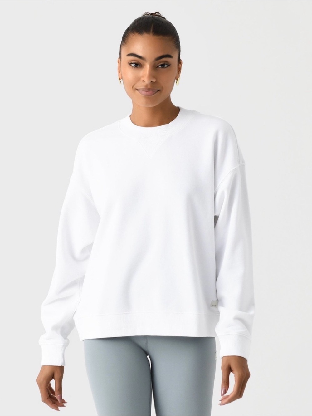 Vuori White Crewneck Sweatshirt - Classic Pullover